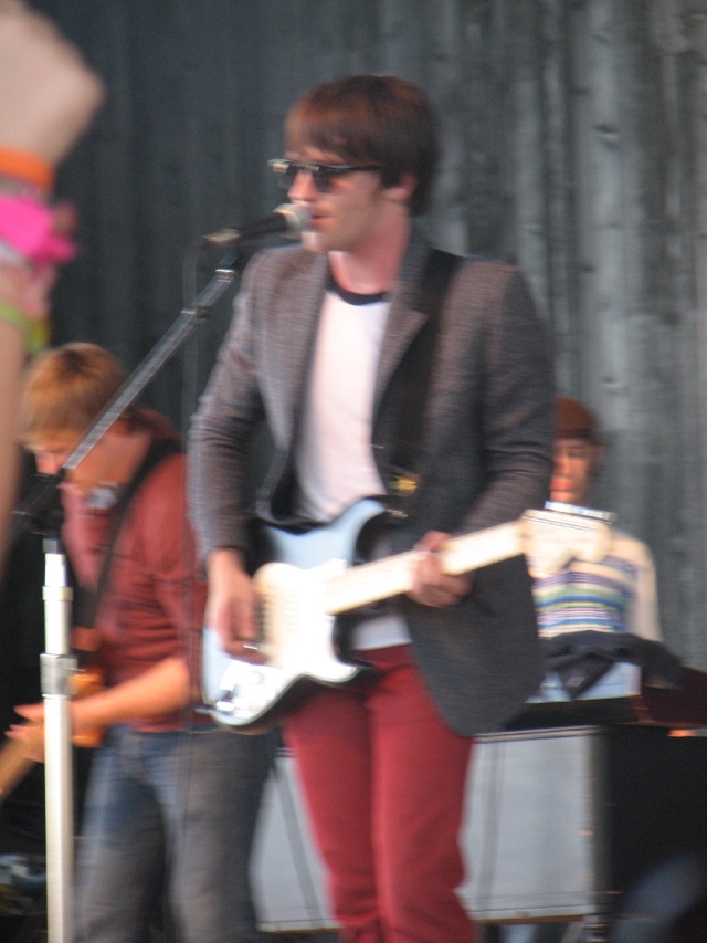 2009/07(July)/Drake_Bell/640x480_20100206 233.JPG